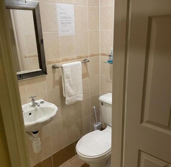 חדר סטנדרט, Admiral Macbride