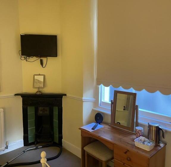 חדר סטנדרט, Admiral Macbride