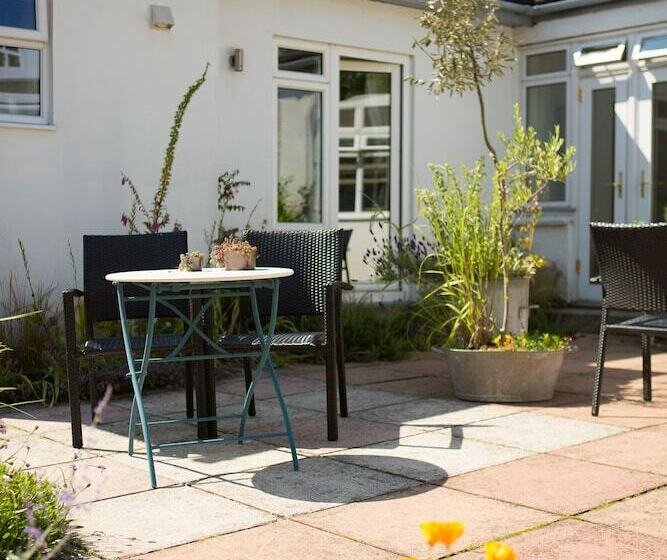 Номер Стандарт, Chillington House