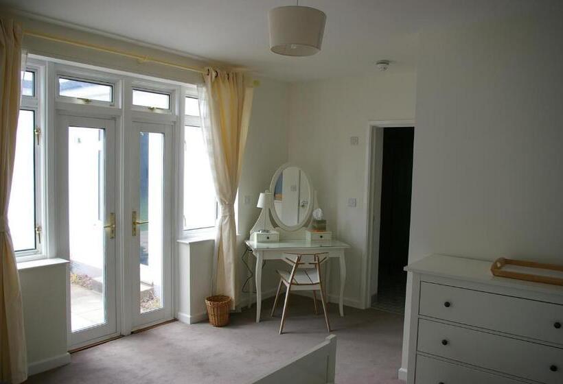 Семейный Номер, Chillington House