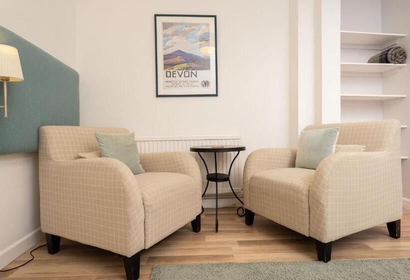 Семейный Номер, Chillington House