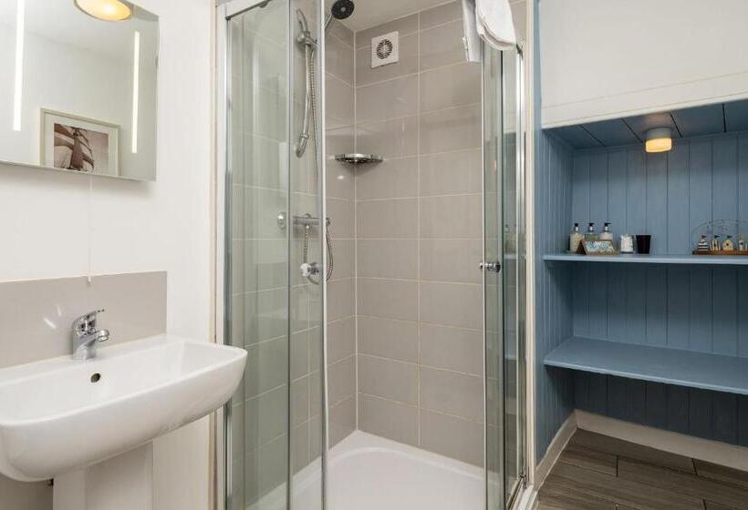 Семейный Номер, Chillington House