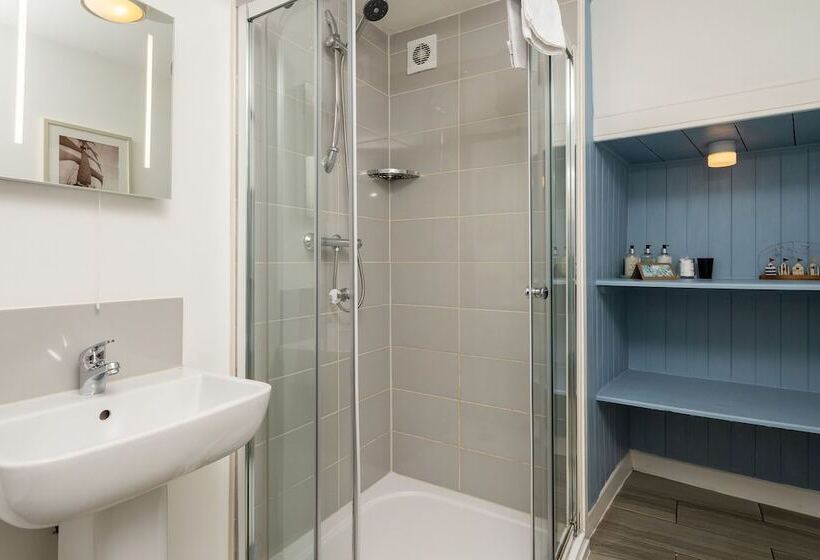 Номер Стандарт, Chillington House