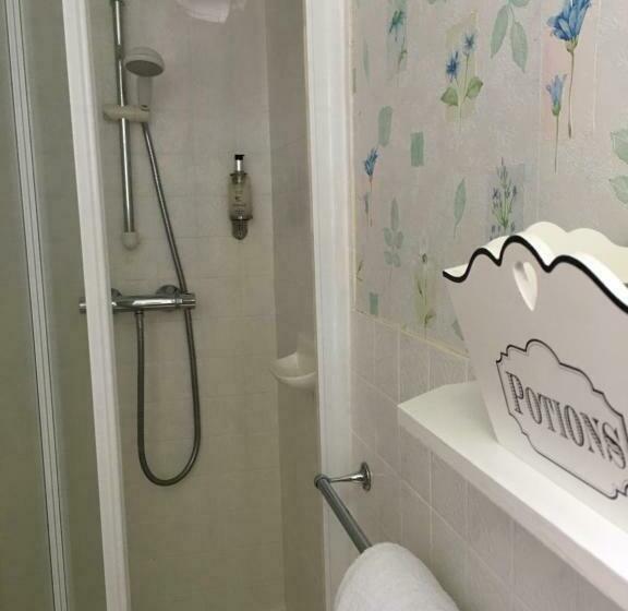 חדר בסיסי, Estoril