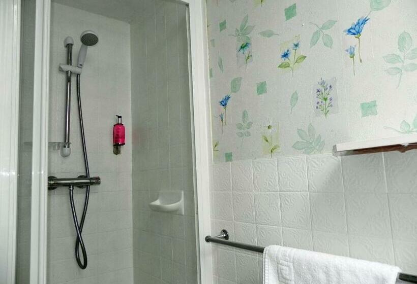 חדר בסיסי, Estoril