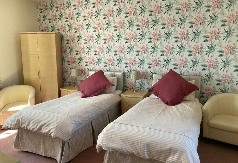 غرفة قياسية, Lower Pinn Farm