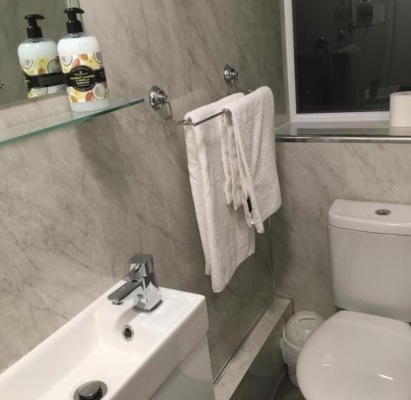 패밀리 룸, Savona