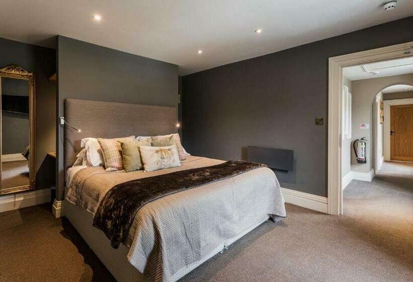 Номер Стандарт, The Percy Arms