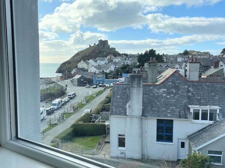 标准间, Caerwylan