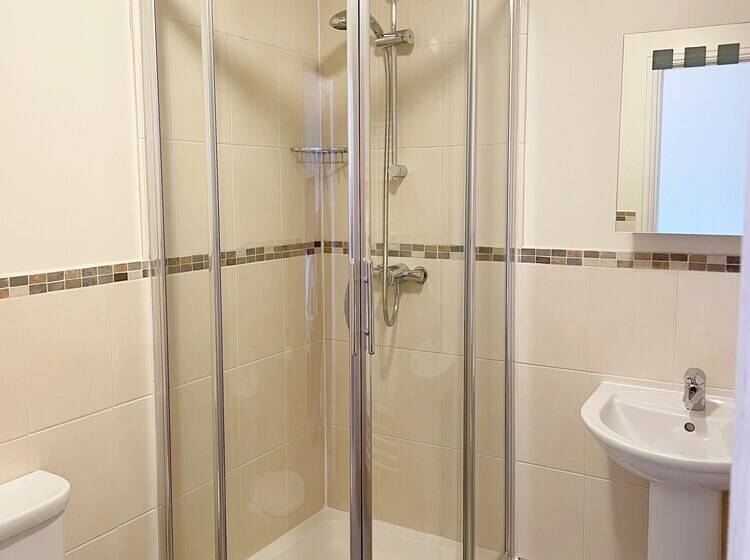 标准单人间, Caerwylan