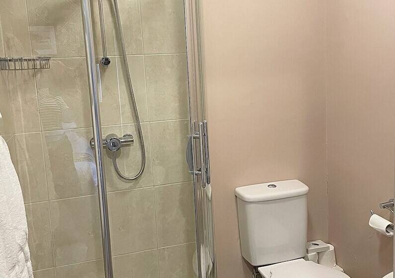 标准单人间, Caerwylan