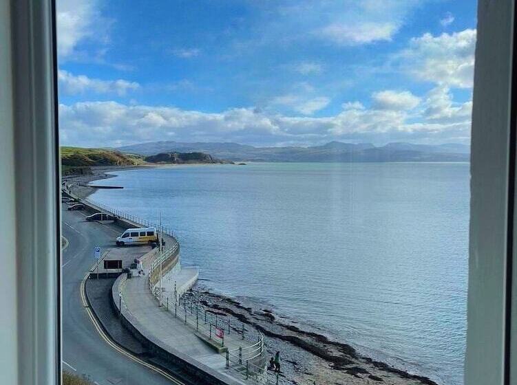 行政房间, Caerwylan