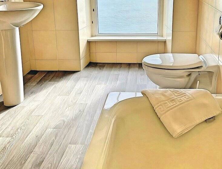 高级大房间, Caerwylan