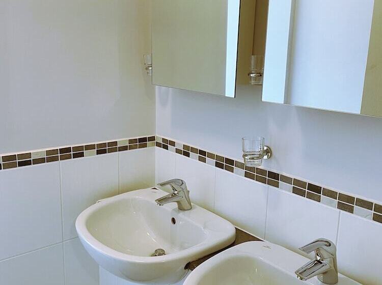 标准间, Caerwylan