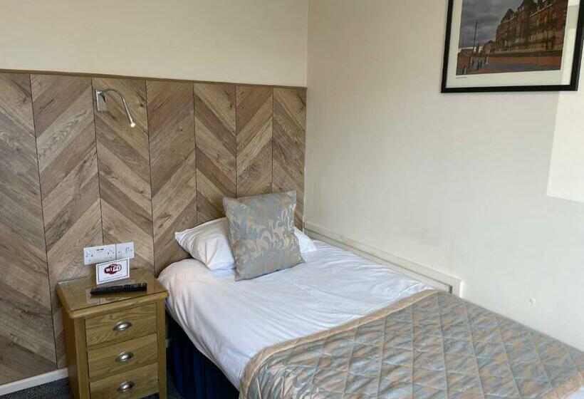 חדר סטנדרט יחיד, Claxton