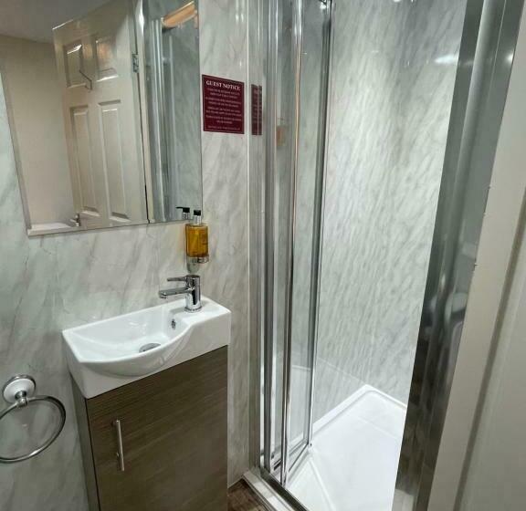 חדר סטנדרט יחיד, Claxton