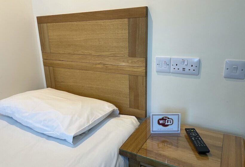 חדר סטנדרט יחיד, Claxton