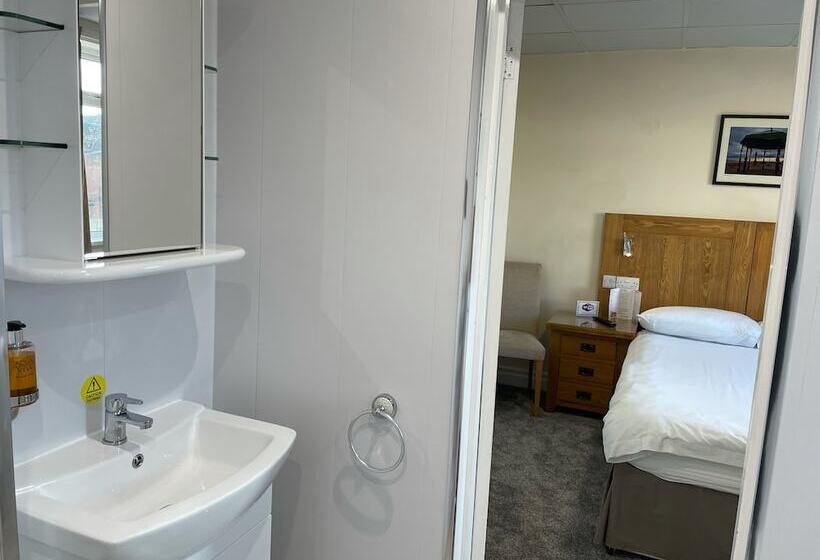 חדר סטנדרט, Claxton