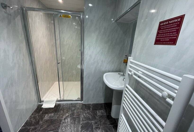 חדר סטנדרט, Claxton