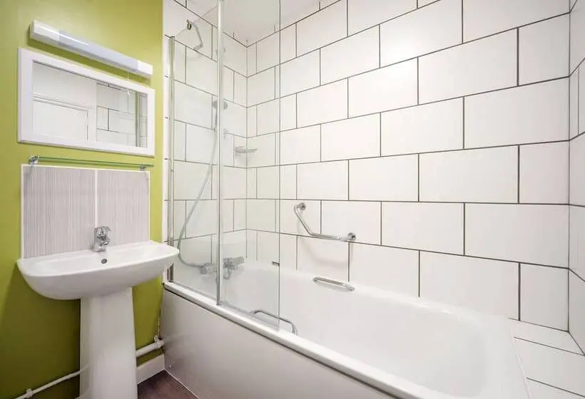 Standard Yhden Hengen Huone, Imperial Hotel Tenby