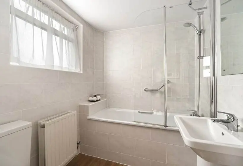 Standard Yhden Hengen Huone, Imperial Hotel Tenby