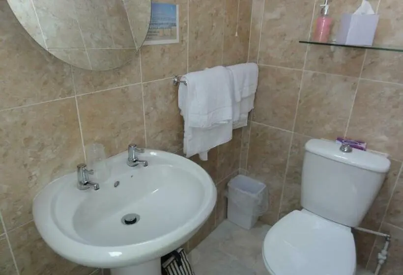 Habitación Estàndard Individual, Membly Hall