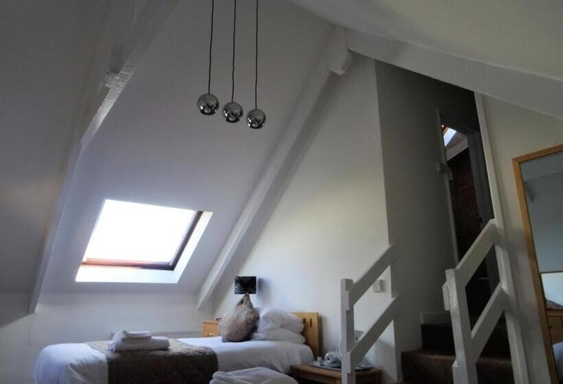 חדר סטנדרט, Membly Hall