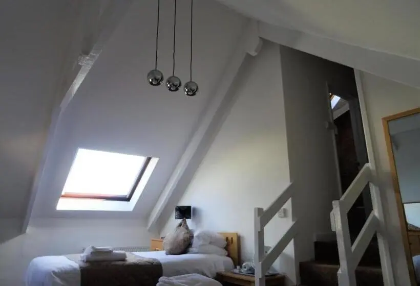 Habitació Estàndard, Membly Hall