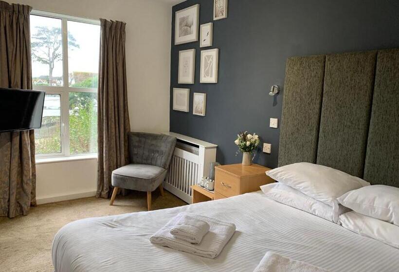 חדר סטנדרט, Membly Hall