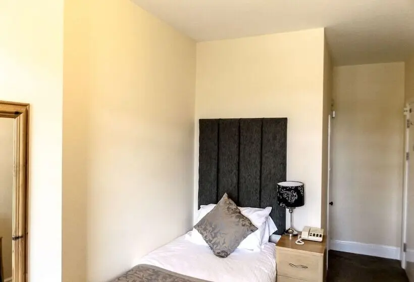 Habitación Estàndard Individual, Membly Hall