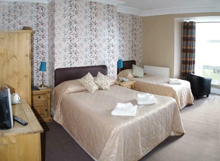 חדר משפחתי, Min Y Mor