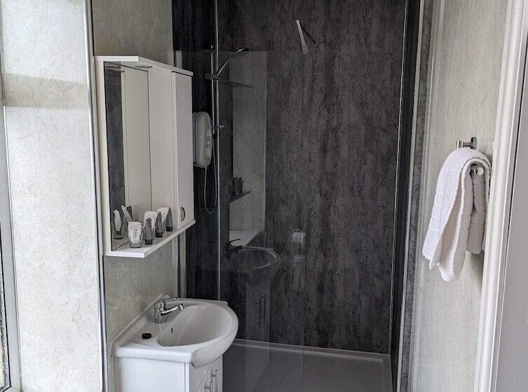 חדר משפחתי, Min Y Mor