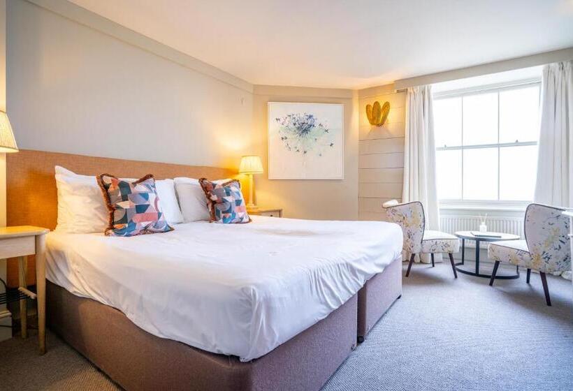 Номер Стандарт Вид на Море, The Godolphin