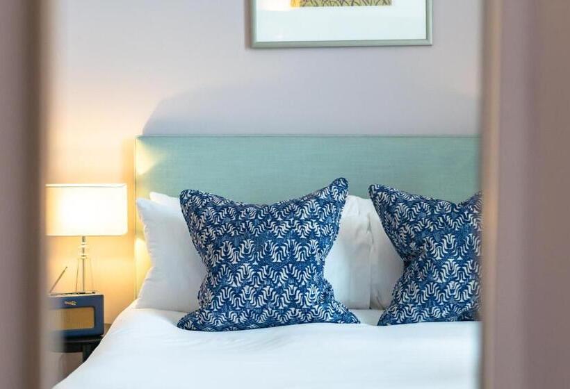 Номер Стандарт Вид на Город, The Godolphin