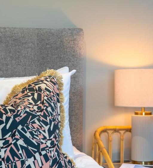 Семейный Номер Вид на Море, The Godolphin