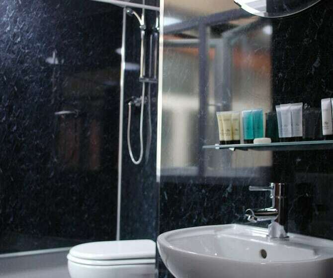 스탠다드 스튜디오, The Liverpool Inn