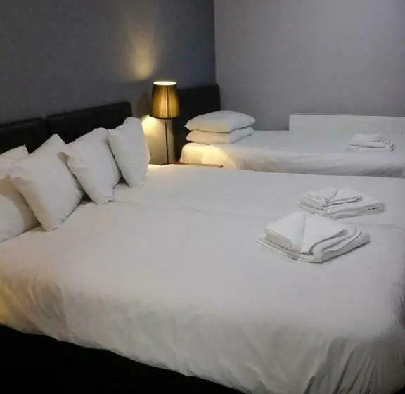 اتاق استاندارد سه نفره, The Liverpool Inn