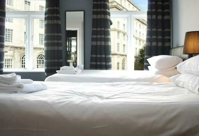 اتاق استاندارد چهار تخته, The Liverpool Inn