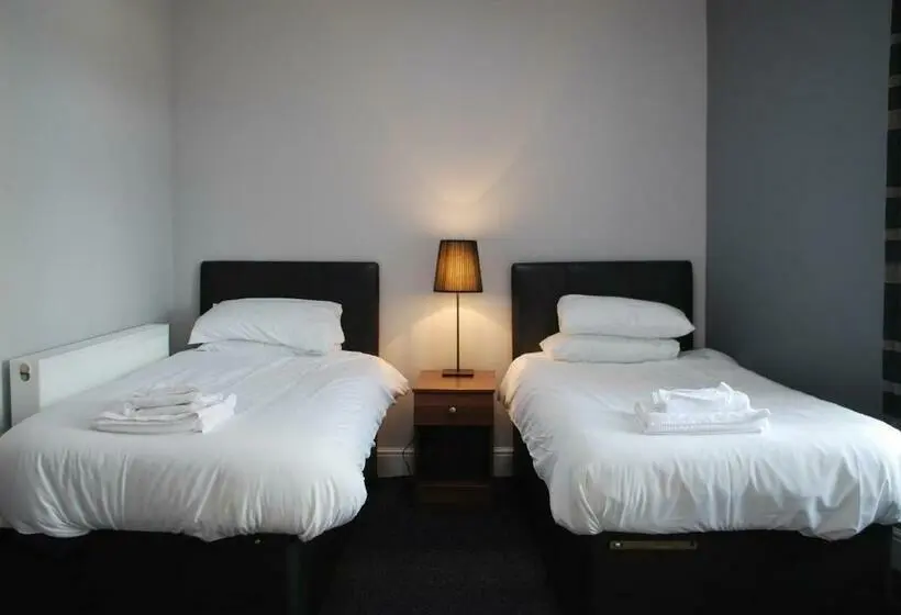 اتاق استاندارد چهار تخته, The Liverpool Inn