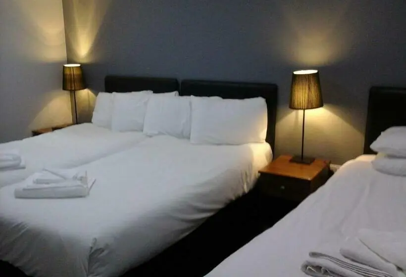 اتاق استاندارد سه نفره, The Liverpool Inn
