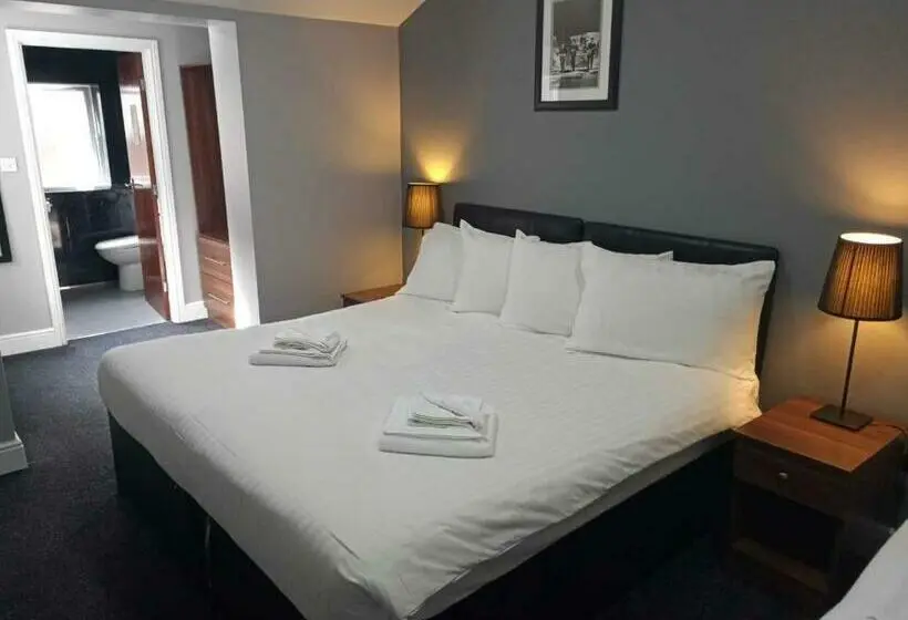 اتاق استاندارد سه نفره, The Liverpool Inn
