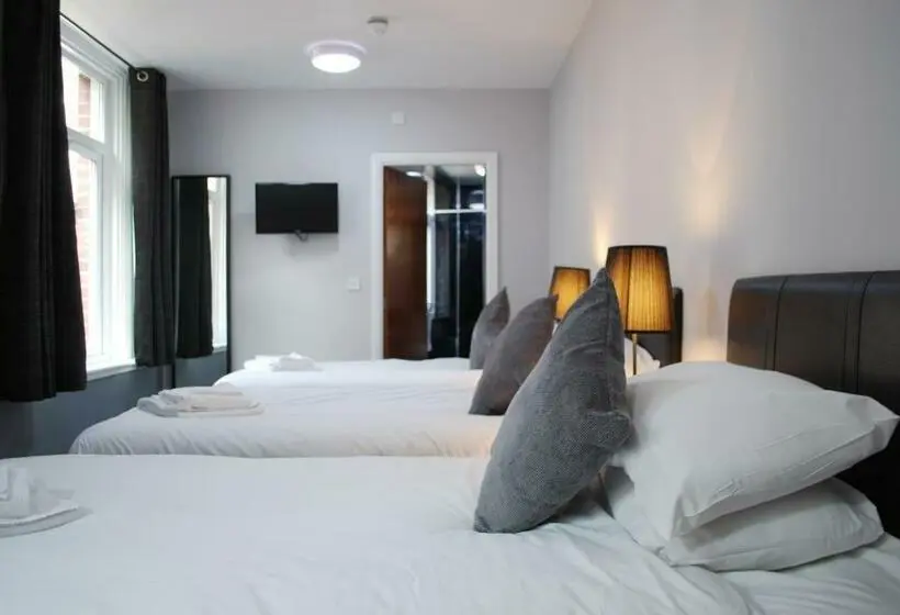 اتاق استاندارد سه نفره, The Liverpool Inn