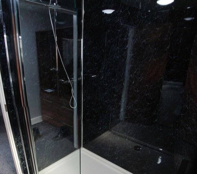 스탠다드 스튜디오, The Liverpool Inn