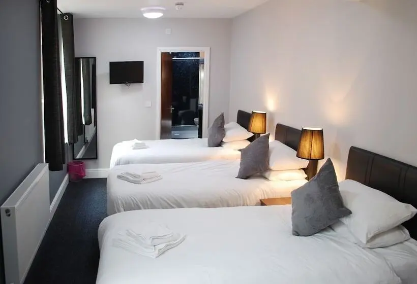 اتاق استاندارد سه نفره, The Liverpool Inn