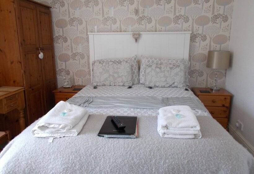 غرفة قياسية, The White Lion