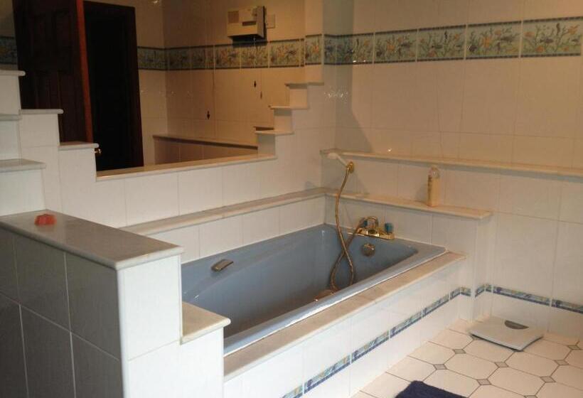 Standard room with outdoor bath, The Farmhouse B&b