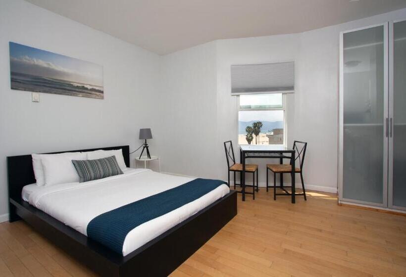 استوديو إقتصادى, Air Venice On The Beach