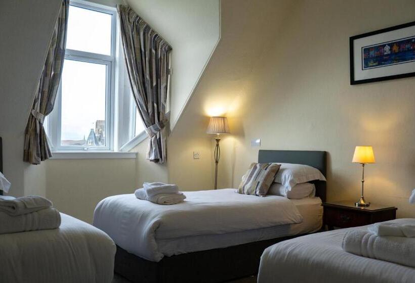 חדר משפחתי, Corran House Guest House