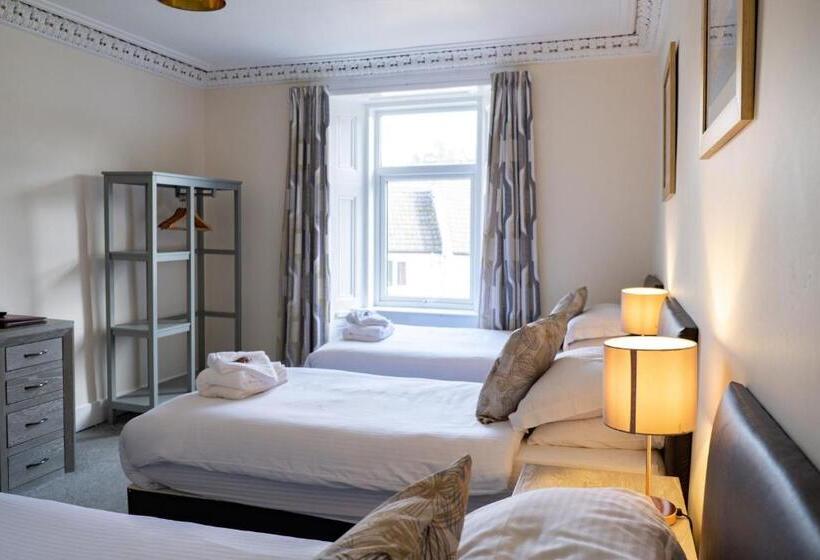 חדר סטנדרט לשלושה, Corran House Guest House