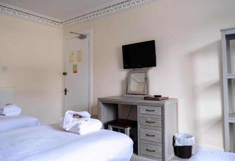 חדר סטנדרט לשלושה, Corran House Guest House